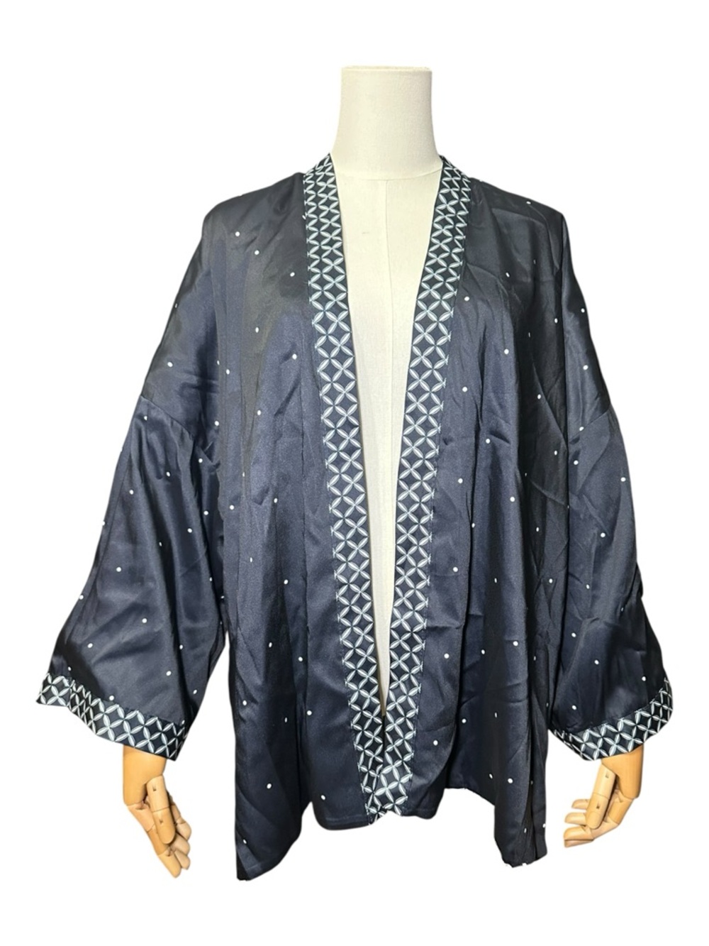 Chico's Navy White Covering Ruana Short Kimono NWOT - Picture 4 of 11